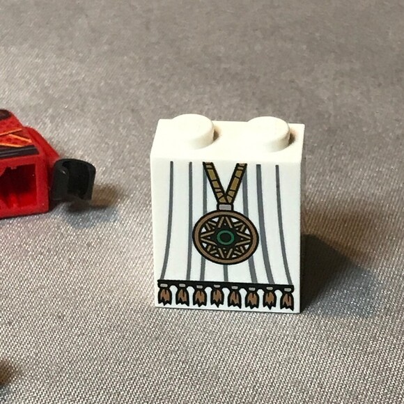 Lego Variety Pieces 3 torso and 2 Leg / Skirt Pieces - Picture 3 of 6